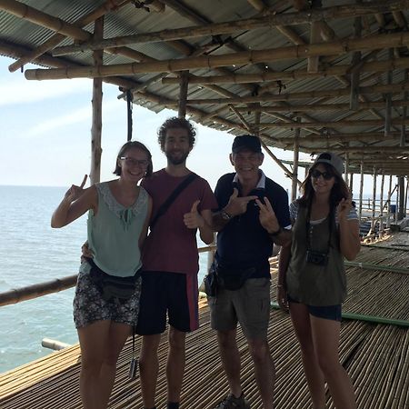 Hometown Hostel Samut Songkhram Exterior foto
