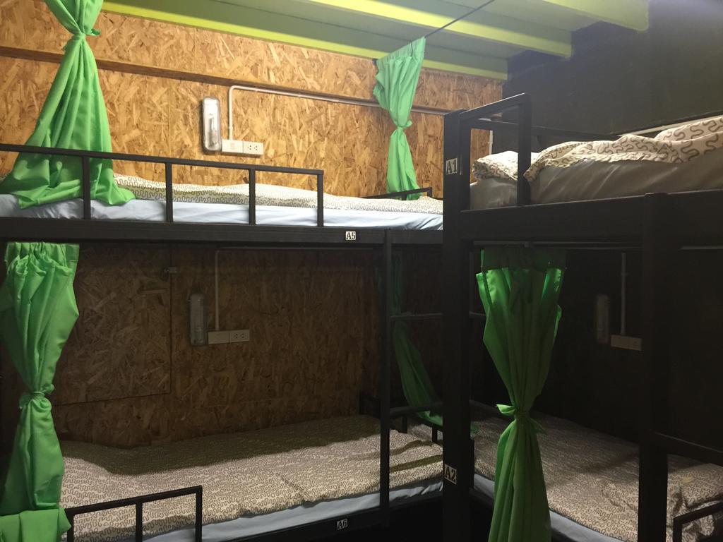 Hometown Hostel Samut Songkhram Zimmer foto
